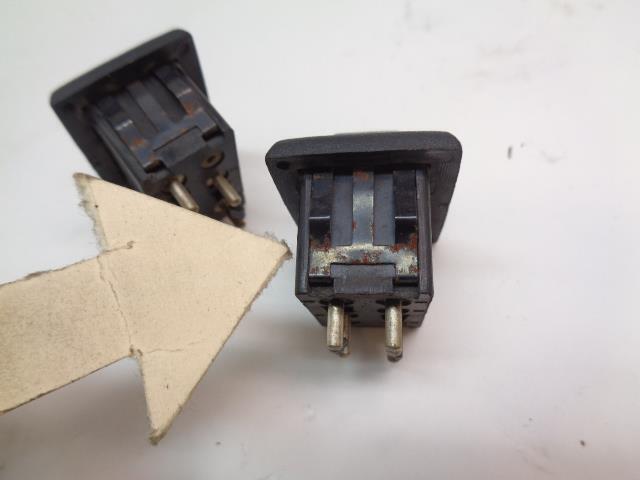 PAIR OF PORSCHE 96461362102 POWER WINDOW SWITCHES LEFT OR RIGHT FOR 911 USED R20