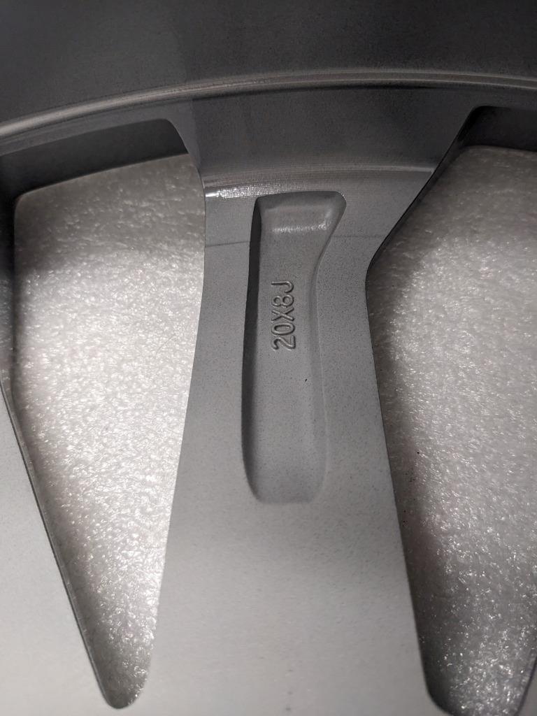 20x8 Chevrolet Traverse 2022-23 Machined Charcoal Wheel Rim 84353724