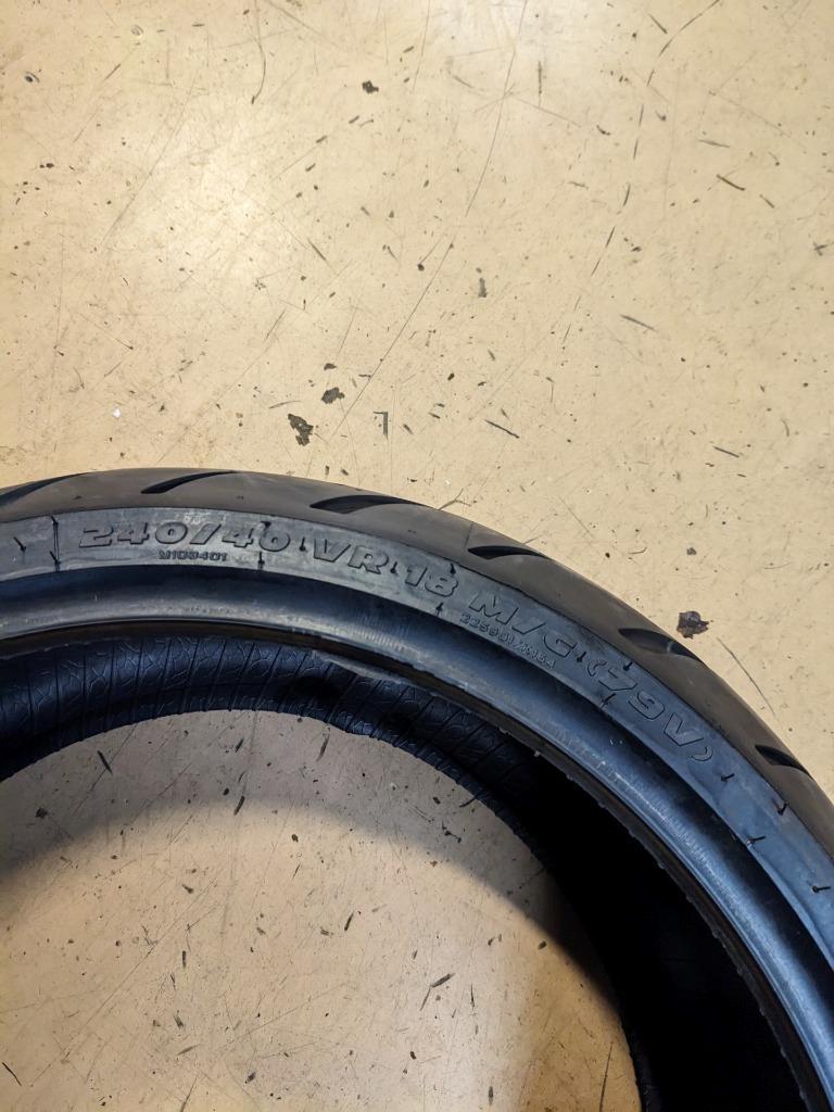 METZELER ME888 MARATHON ULTRA  BSW 240 40 18 79V REAR MOTORCYCLE TIRE 2704100