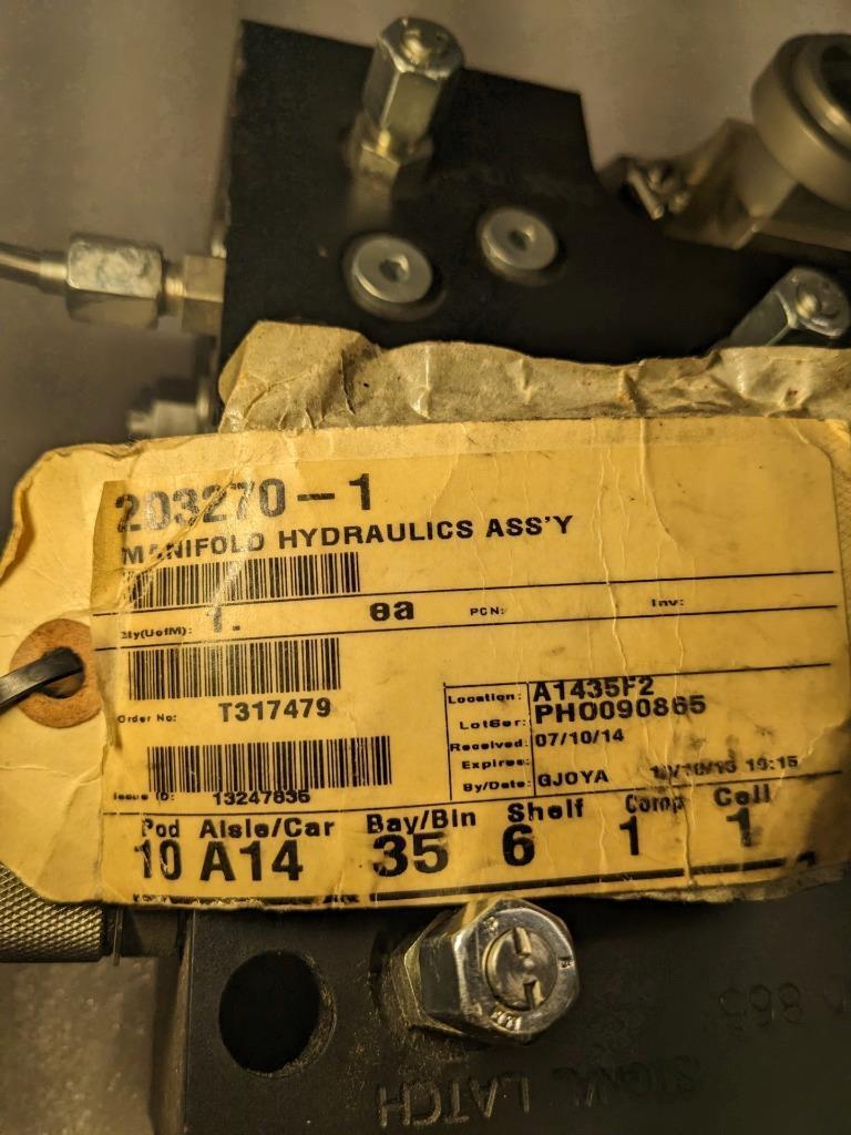 HYDRAULIC MANIFOLD ASSEMBLY 203270-1 VACRO USED R10
