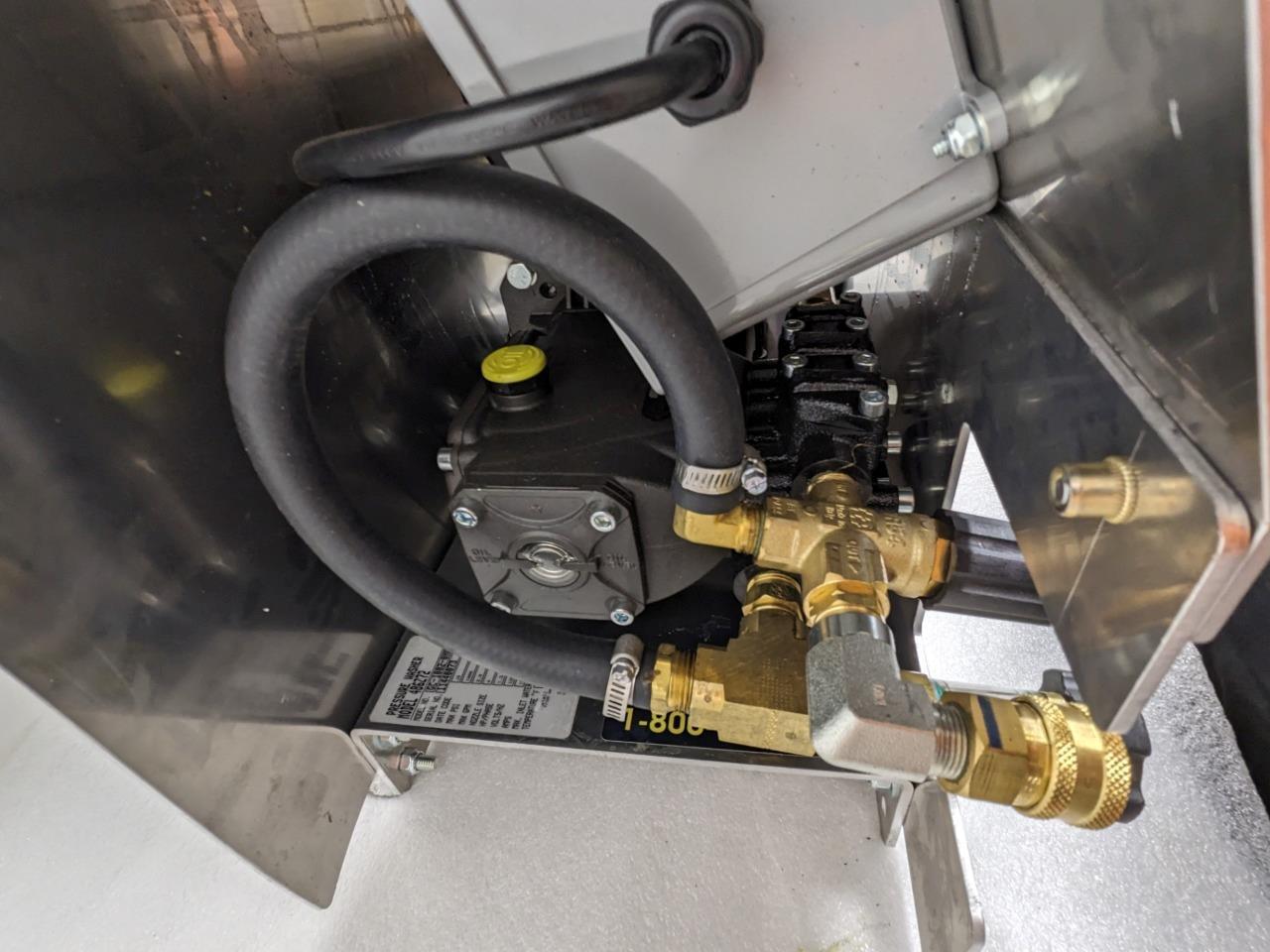 MI-T-M GC-1002-0MEW1 PRESSURE WASHER MODEL 486Z72 1000 psi 2GPM NEW  B1B2