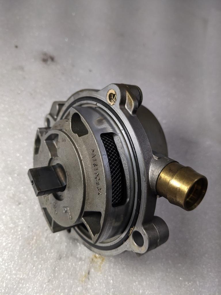 PORSCHE BOXSTER/CAYMAN ENGINE TANDEM VANE TYPE PUMP 99710702202 USED 996B.G.L.