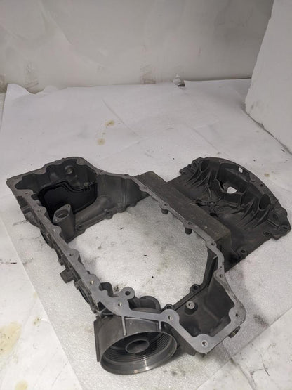 PORSCHE MACAN OIL-CONDUCTING HOUSING 94610705131 USED/GENUINE R25