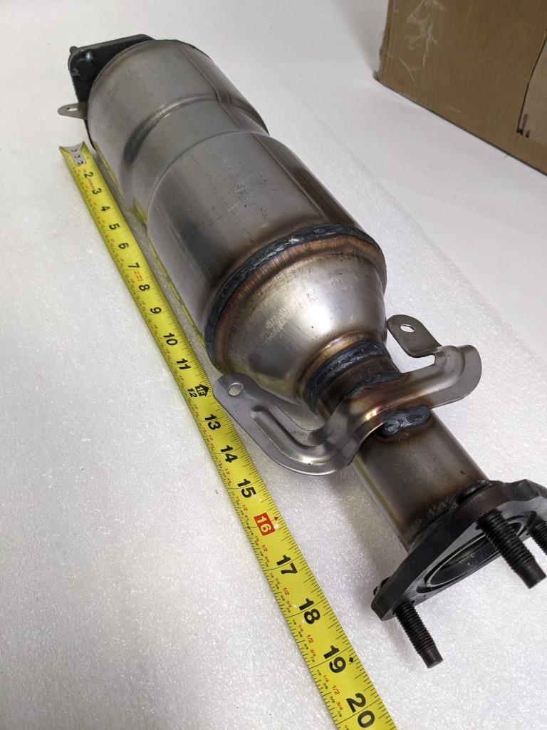 CATALYTIC CONVERTER KIT BELIEVED FOR FRONT 2003-2007 HONDA ACCORD 2.4L NEW R19