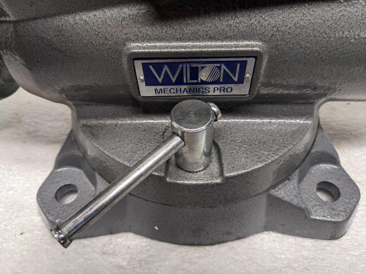 WILTON Mechanics Pro Vise 8” Jaw Width 8-1/2" Jaw Opening 360 Swivel Base B2 NEW