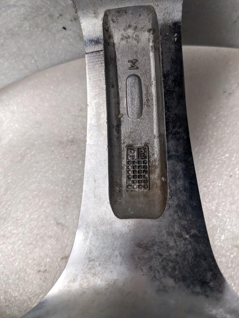 PAIR OF LEXANI LX-6 CHROME CUSTOM WHEELS 20X8.5 ET15 5X115 DISCONTINUED USED B2