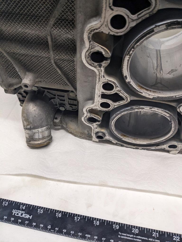 PORSCHE RIGHT/LEFT BARE ENGINE CASE FOR 97-04 BOXSTER 2.7L USED 996BGL2