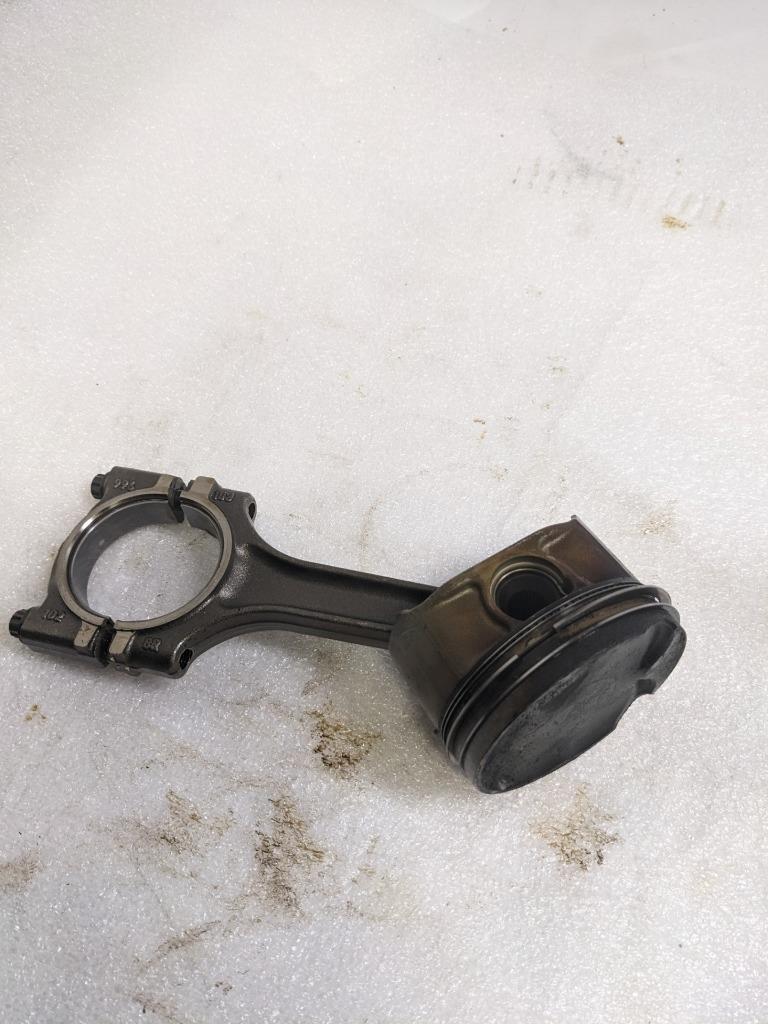 PORSCHE 996/911 CONNECTING PISTON RODS 9961031028R #4 USED 996BGL2T2