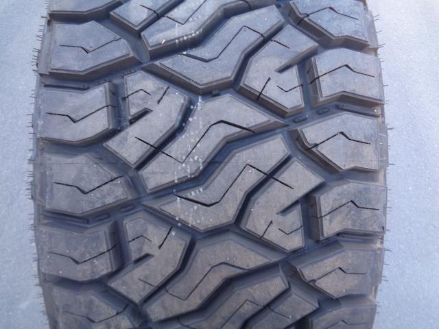 VENOM POWER TERRA HUNTER R/T + LT 35 13.5 20 126Q LRF 12PLY TIRE TVPRT39 SU7