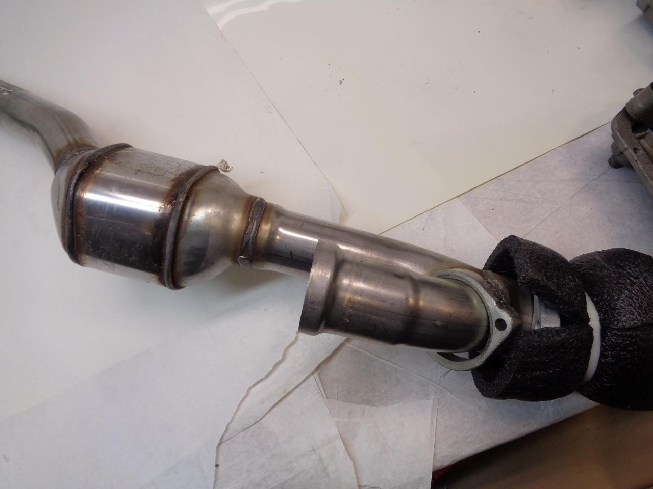 NEW OEM MERCEDES CATALYTIC CONVERTER A-203-490-25-20 BLUE4