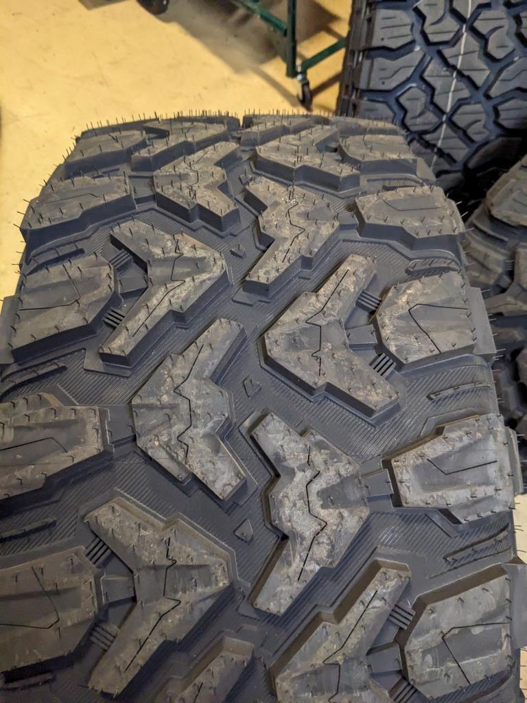 RADAR RENEGADE X LT 37 13.50 24 124Q LRF 12PLY MUS TERRAIN TIRE RACSTH0042 CQ3