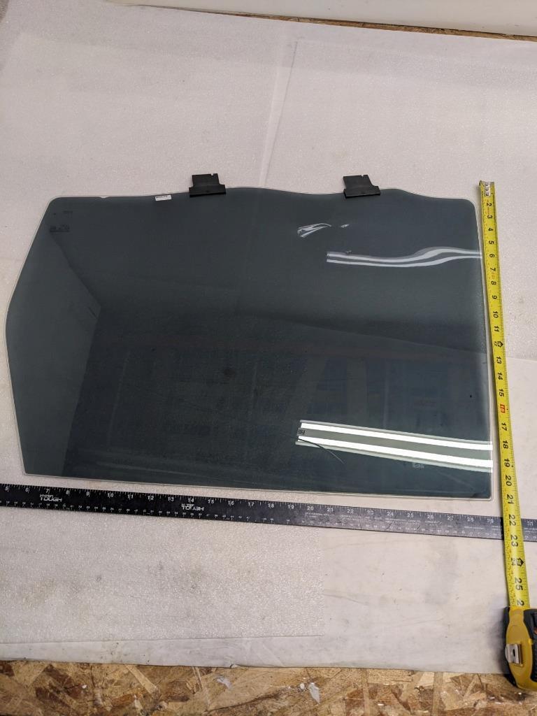 PORSCHE 95854261113 DOOR GLASS FOR CAYENNE 2011-2018 NEW PGB2