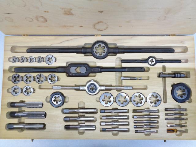 CHAMPION CUTTING TOOLS CORP TAP AND DIE 51 PIECE SET w/ WOODEN STORAGE BOX R30