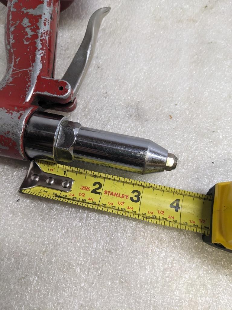 TAYLOR PNEUMATIC HEAVY-DUTY RIVETER RED USED R28