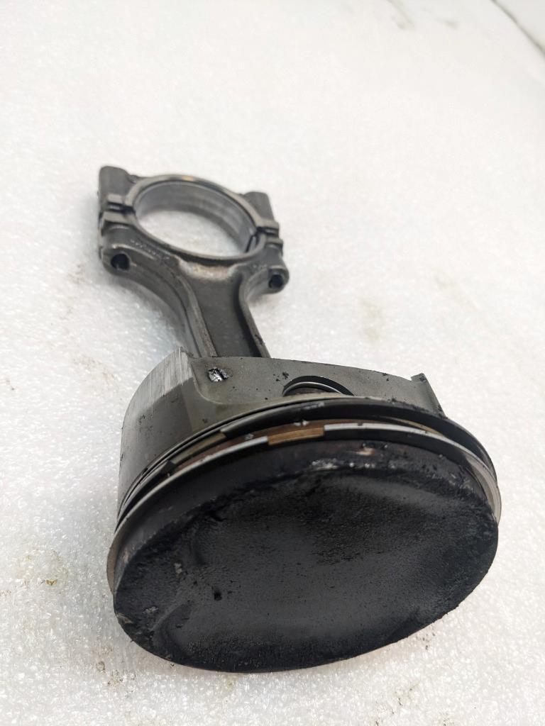 PORSCHE 986 BOXSTER 2.7L PISTON W/CONNECTING ROD #4 9961031028R USED 996GL2T1