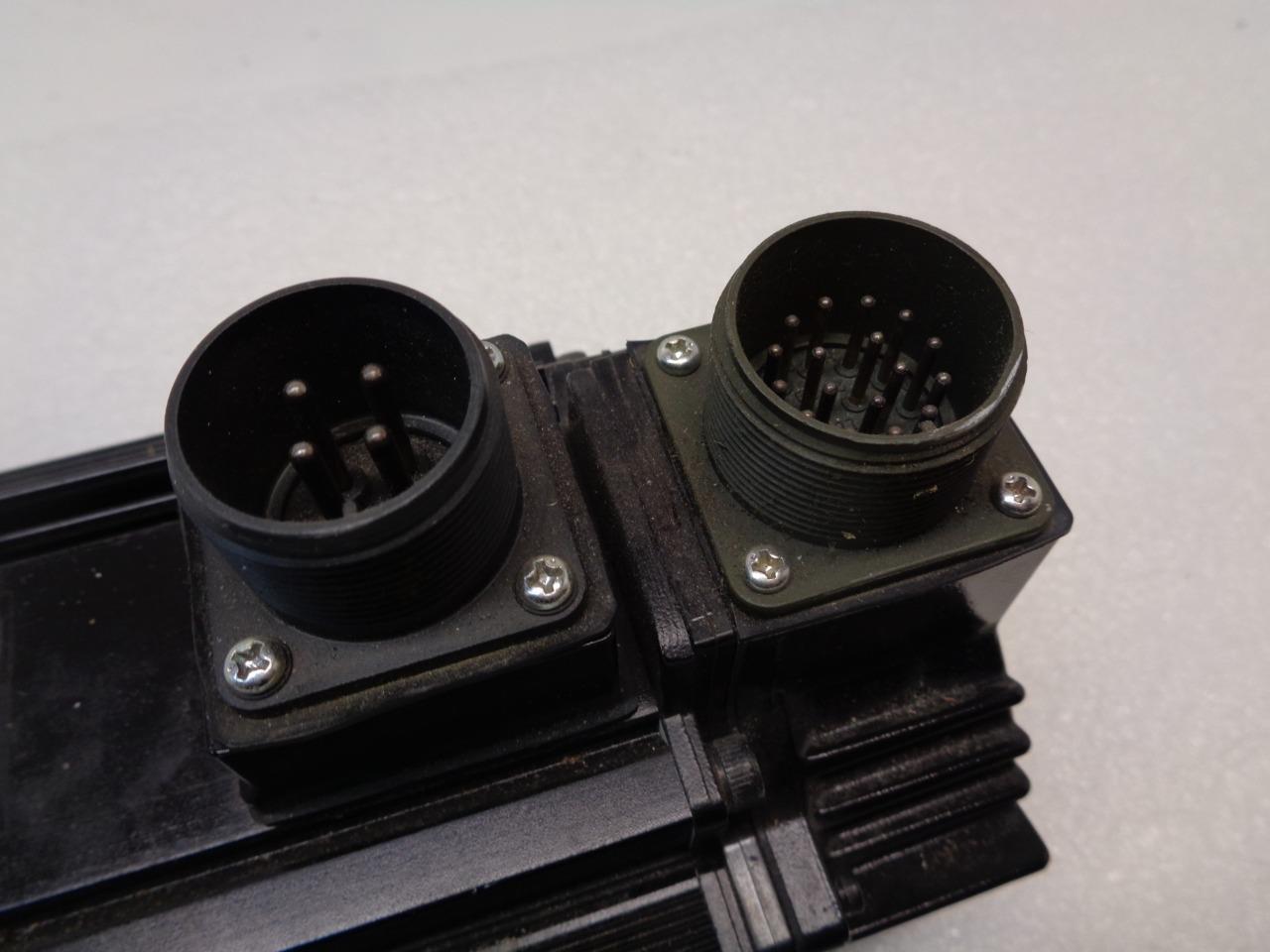 NEW YASKAWA AC SERVO MOTOR 3000RPM SGMSH-20ACA61 2.0KW SR