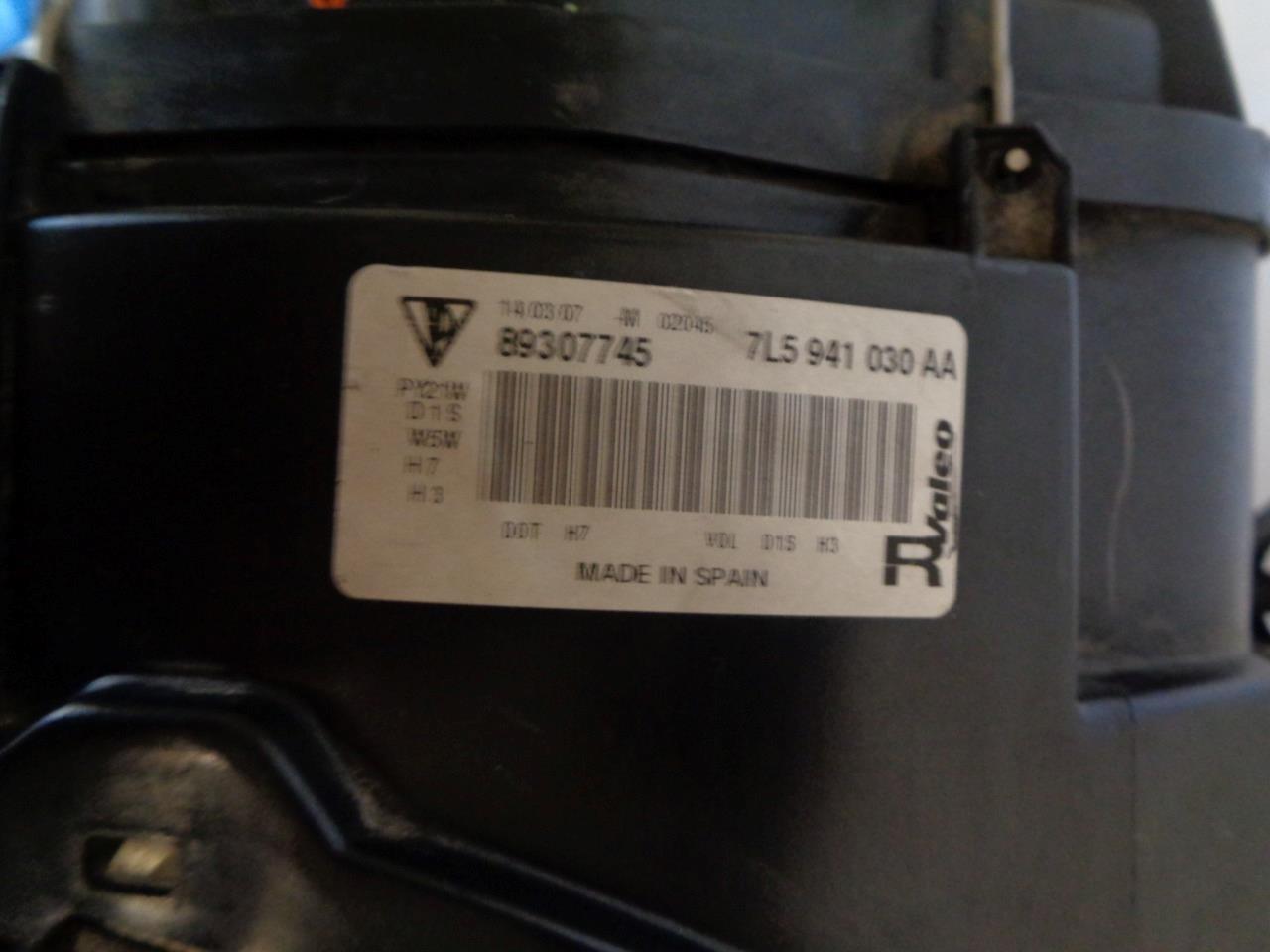 PORSCHE CAYENNE RIGHT HID HEADLIGHT 7L5 941 030 AA W/ MOUNTING BRACKET USED R31