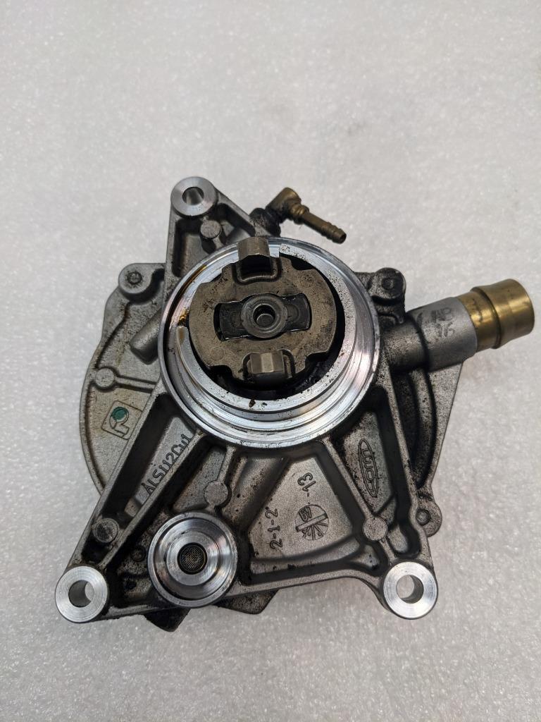 2016-18 PIERBURG PORSCHE MACAN ENGINE VACUUM PUMP 94610053000 USED R25