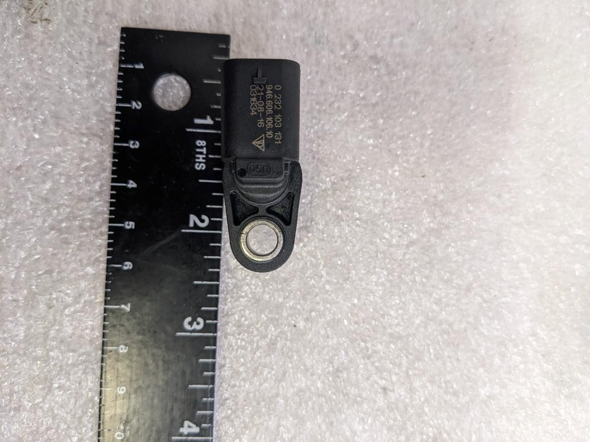 PORSCHE 94660610600 ENGINE CAMSHAFT POSITION SENSOR NEW PGB2TA