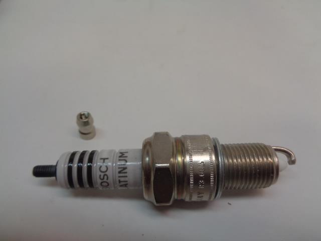 BRAND NEW BOSCH PLATINUM DODGE HONDA SPARK PLUG 4 PACK 4230 R13T3