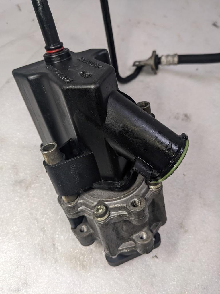 PORSCHE BOXSTER 986 POWER STEERING PUMP W RESERVIOR 99631422002 USED 996BGL