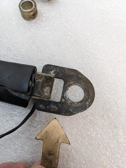 PORSCHE 92880318306 LEFT SEAT BELT BUCKLE FOR 1974-1985 PORSCHE 928 USED R25T7