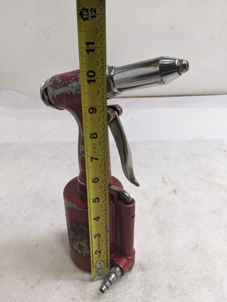 TAYLOR PNEUMATIC HEAVY-DUTY RIVETER RED USED R28