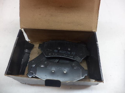 BRAND NEW AKEBONO PRO ACT FRONT DISC BRAKE PADS 97-2005 BUICK CENTURY ACT699