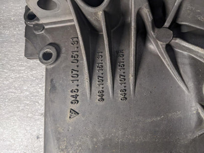PORSCHE MACAN OIL-CONDUCTING HOUSING 94610705131 USED/GENUINE R25