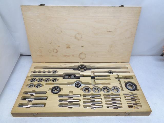 CHAMPION CUTTING TOOLS CORP TAP AND DIE 51 PIECE SET w/ WOODEN STORAGE BOX R30