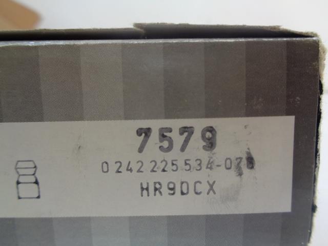 BRAND NEW BOSCH CHEVY GMC SUPER SPARK PLUG 10 PACK 7579 R13T3