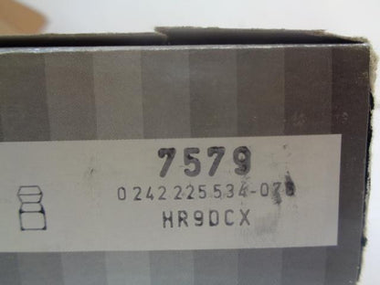 BRAND NEW BOSCH CHEVY GMC SUPER SPARK PLUG 10 PACK 7579 R13T3
