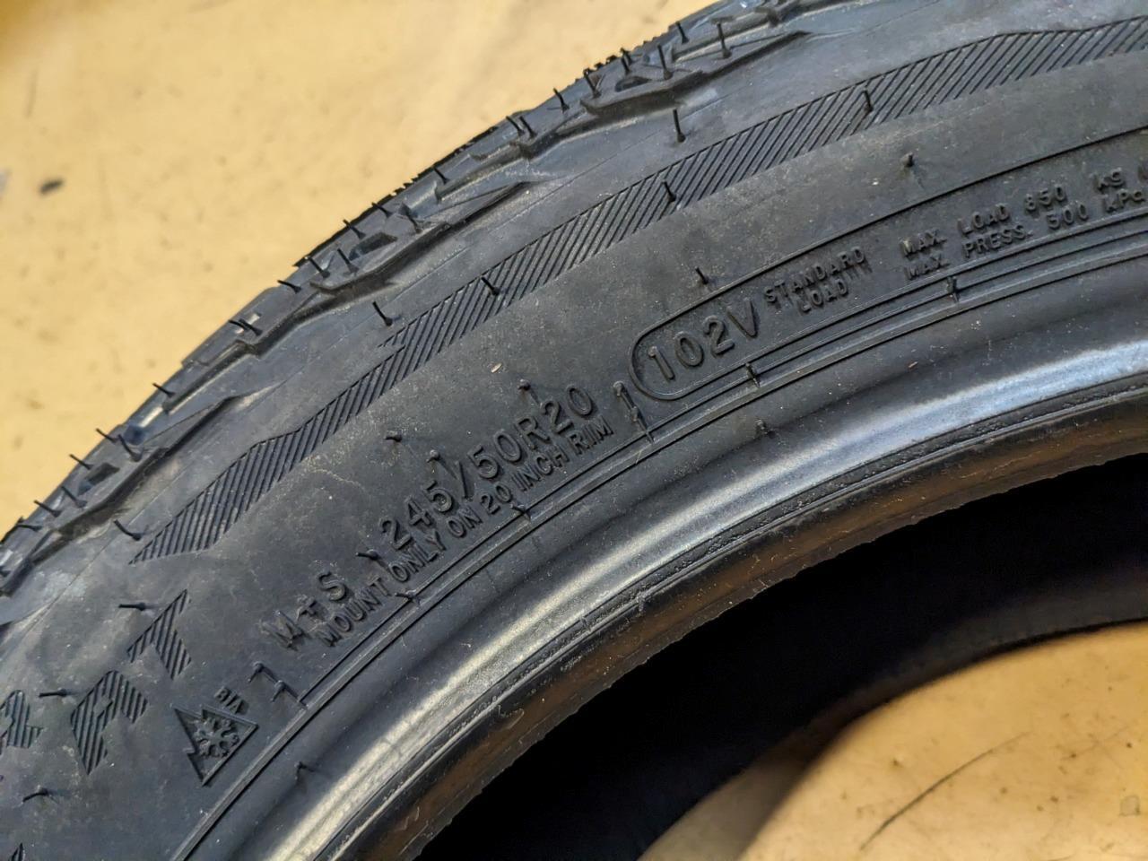 COOPER DISCOVERER ROAD+TRAO AT P 245 50 20 102V SL TIRE 171272049 CQ1