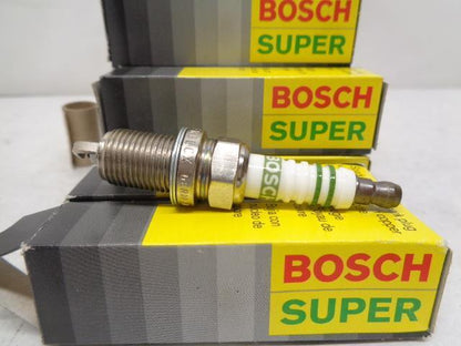 BRAND NEW BOSCH SUPER SPARK PLUG MAZDA DODGE HONDA 10 PACK 7562 R13T3