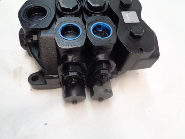 PARKER DIRECTIONAL CONTROL VALVE 2 SPOOL GREY IRON V70 SERIES R32