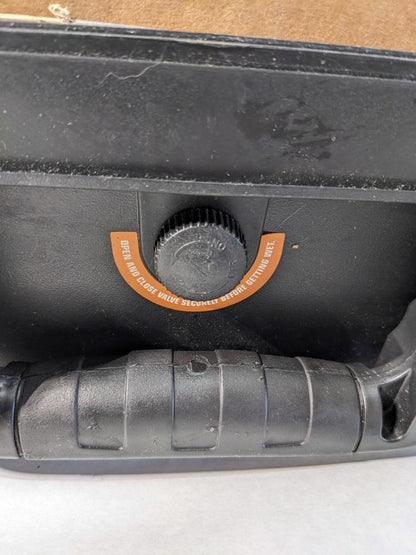 KHS PNEUMATIC CYLINDER 65175533S001 W/ APACHE 3800 CASE 8.39 X 5.6 X 3.25" R35