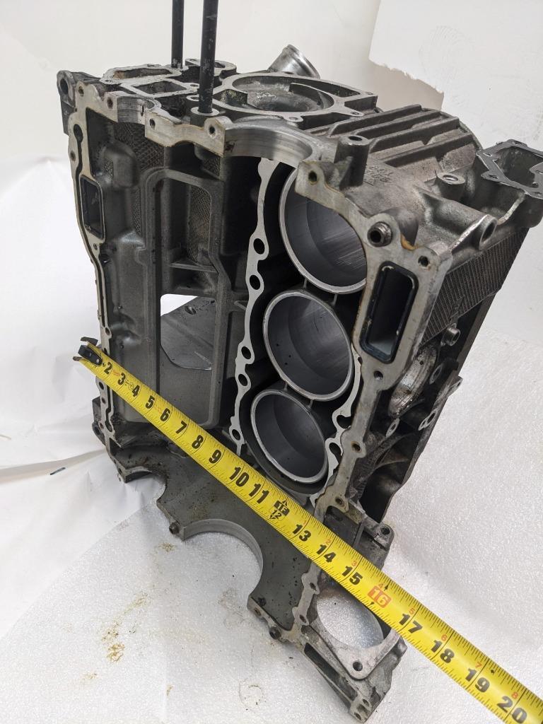 PORSCHE 911/996 RIGHT SIDE ENGINE BLOCK 9961011690R USED B2