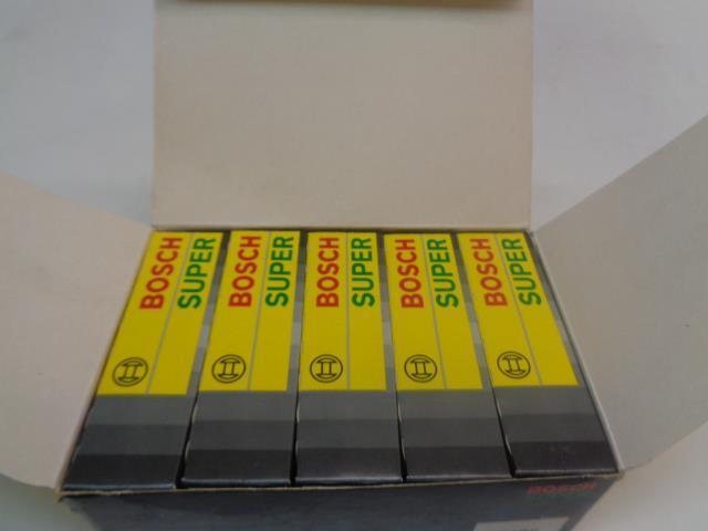 BRAND NEW BOSCH DODGE PONTIAC SUPER SPARK PLUG 10 PACK 7569 R13T3