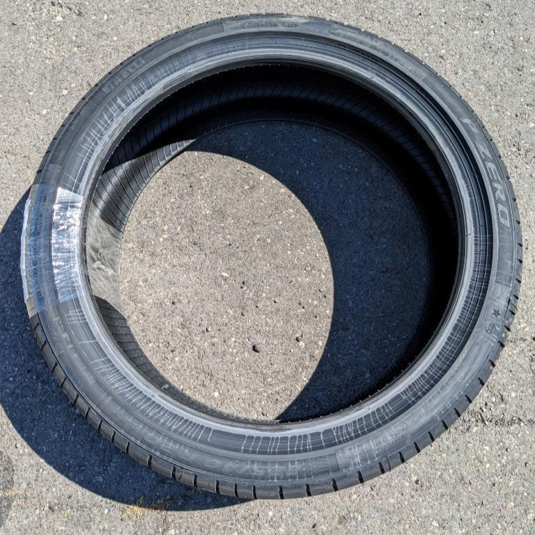 PIRELLI P ZERO PZ4 LUXURY  BMW RUNFLAT RSC P 225 40 20 94Y XL TIRE 2750500 CQ3