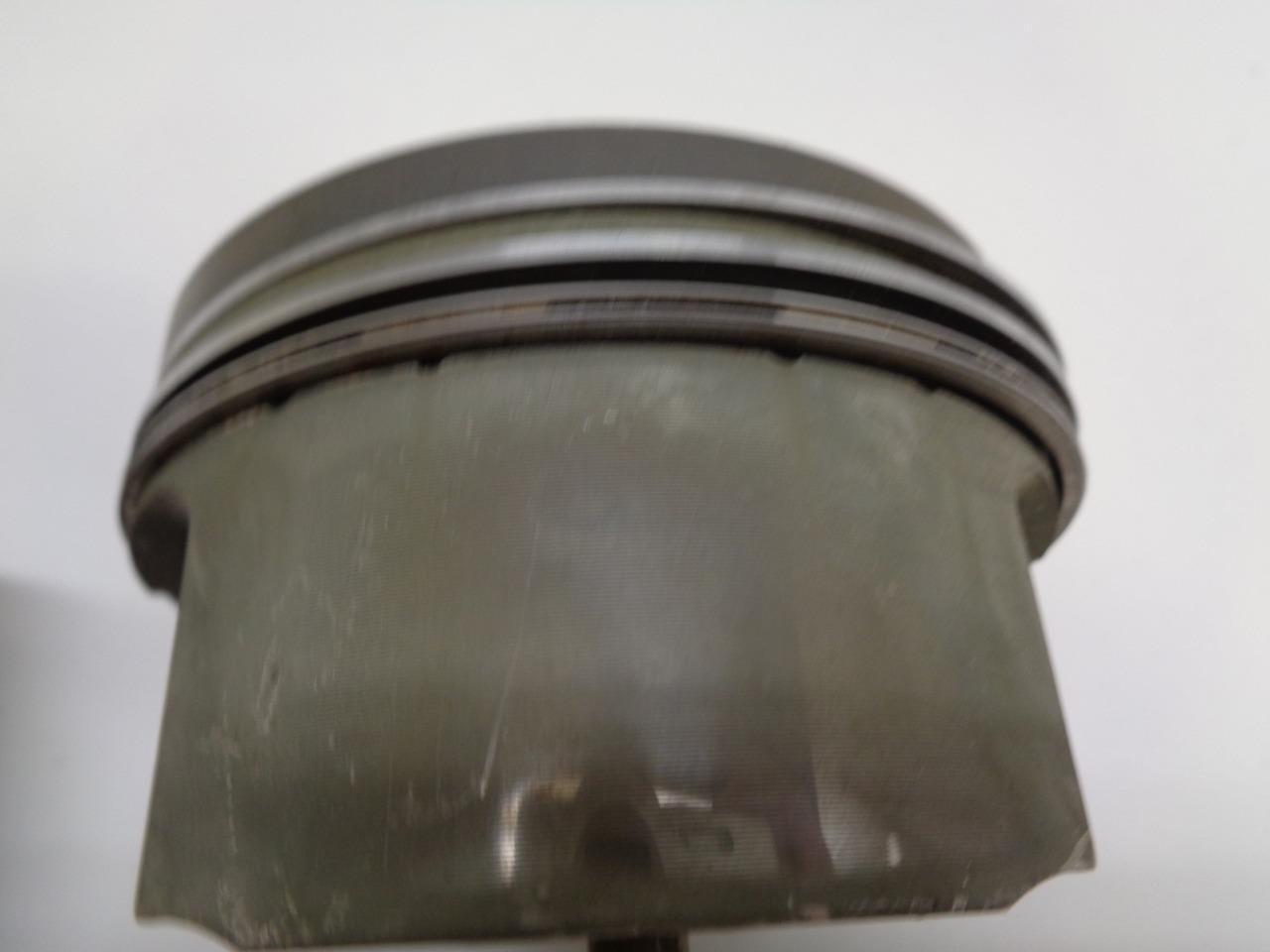 4 USED GENUINE PORSCHE 968 PISTONS WITH CONNECTING RODS 944 103 111 1R R24T5