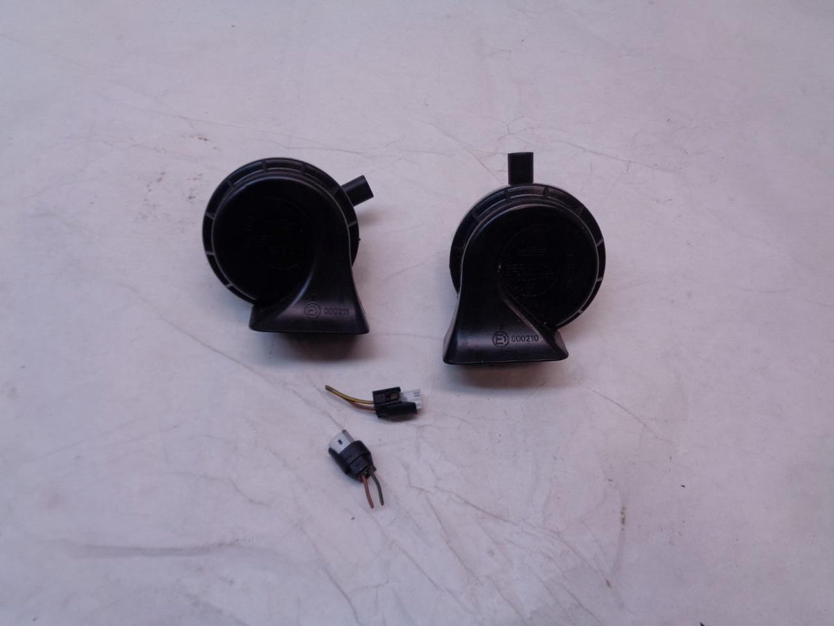 PAIR FER HORNS H&L FOR PORSCHE 911 996 986 01212903 012222903 R23T9