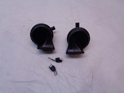 PAIR FER HORNS H&L FOR PORSCHE 911 996 986 01212903 012222903 R23T9