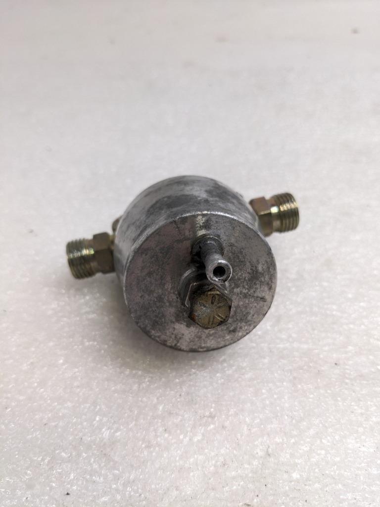 PORSCHE 92811019801 FUEL PRESSURE REGULATOR FOR 88-95 PORSCHE 911 USED R20T7