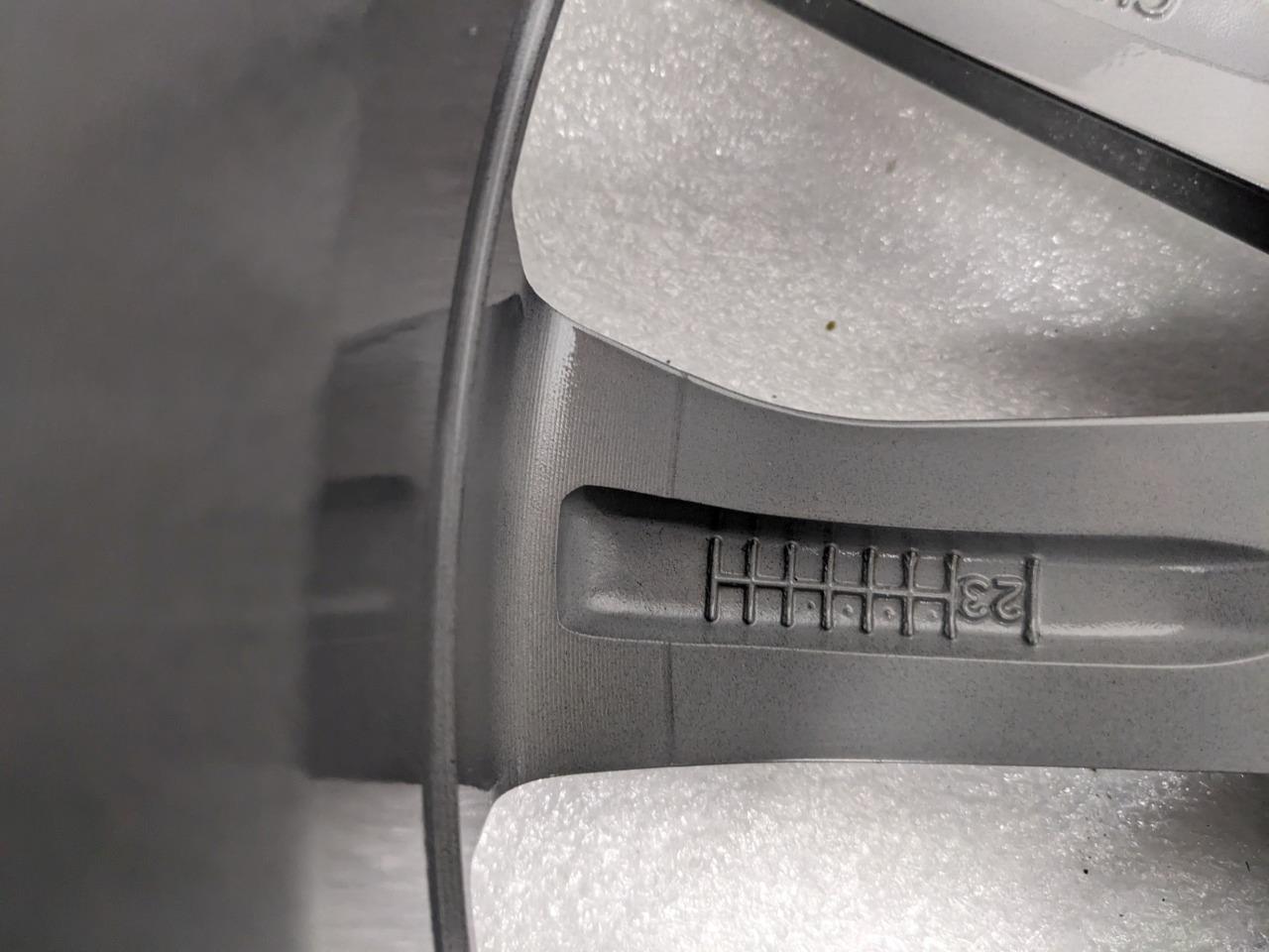 20x8 Chevrolet Traverse 2022-23 Machined Charcoal Wheel Rim 84353724