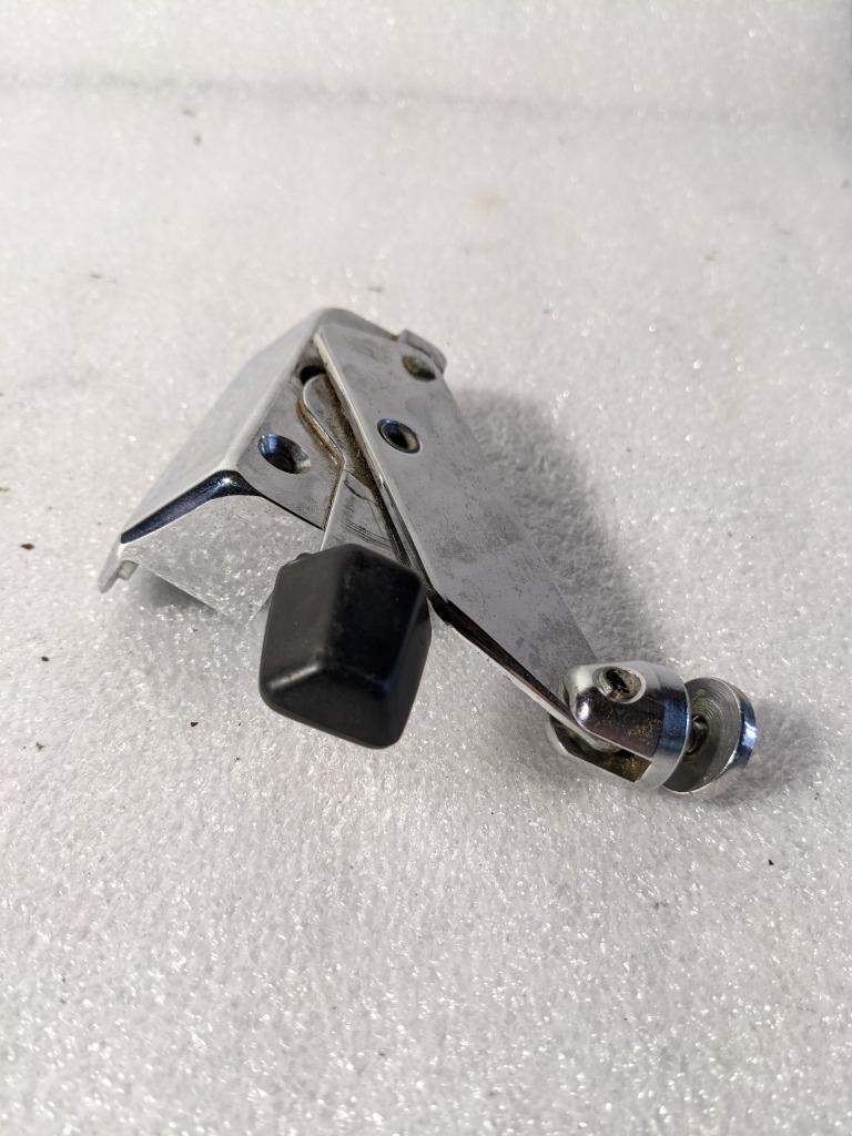 VOLVO 680428 RIGHT REAR WINDOW HANDLE HINGE CHROME FOR 75-93 VOLVO 140 NEW R24T4