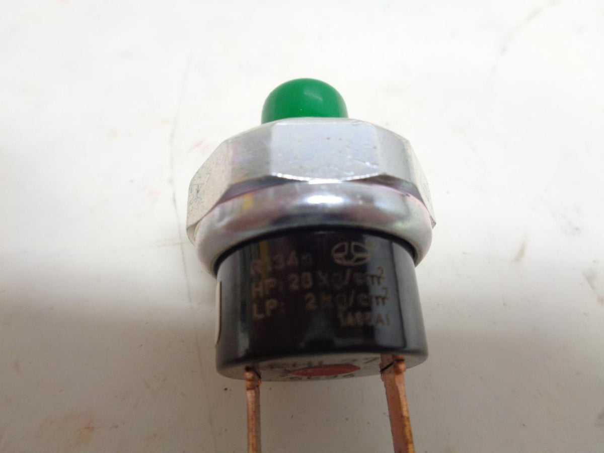 NEW BEHR BINARY PRESSURE SWITCH 6ZL 351 022-011 FITS MERCEDES 1994-2006 R15T3