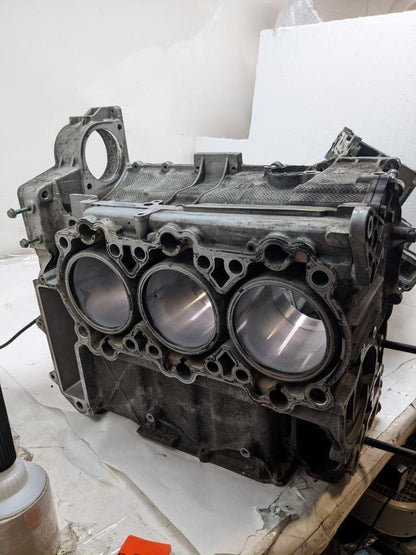 PORSCHE 911/996 3.4L RIGHT AND LEFT SIDE ENGINE BLOCK 9961011510R USED 996BGL2