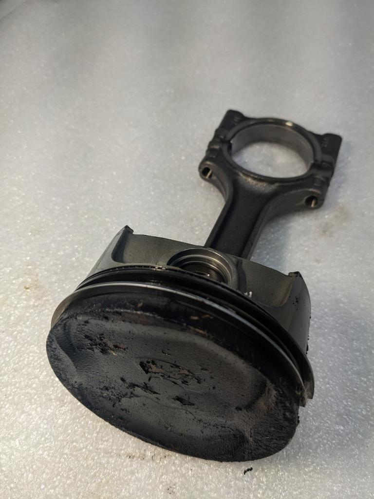 PORSCHE 986 BOXSTER 2.7L PISTON W/CONNECTING ROD #3 9961031028R USED 996GL2T1