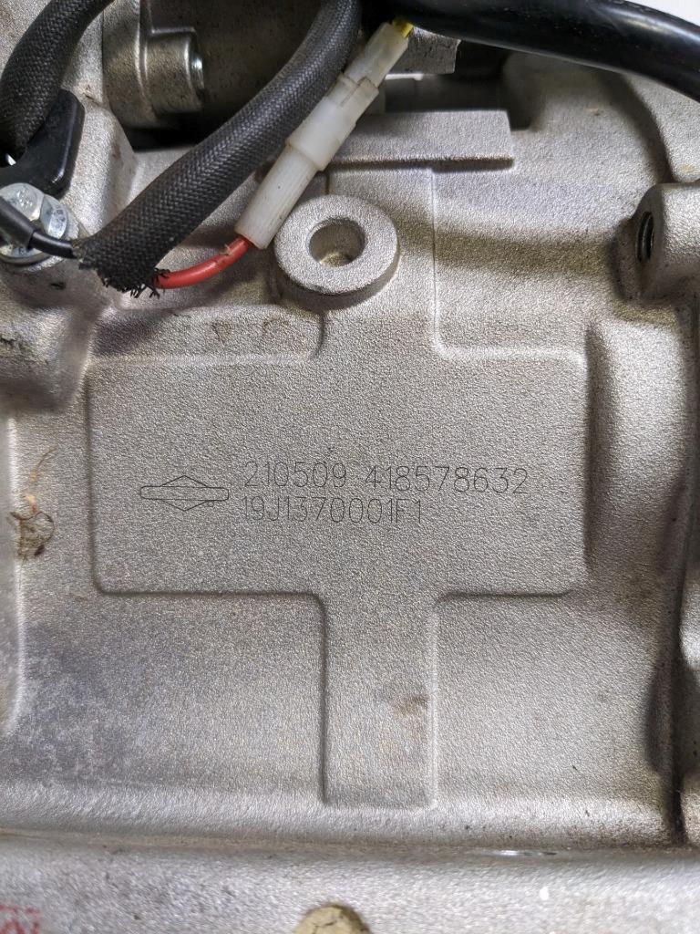 INCOMPLETE BRIGGS AND STRATTON 593663 SMALL ENGINE CYLINDER CASE & PARTS NEW R32