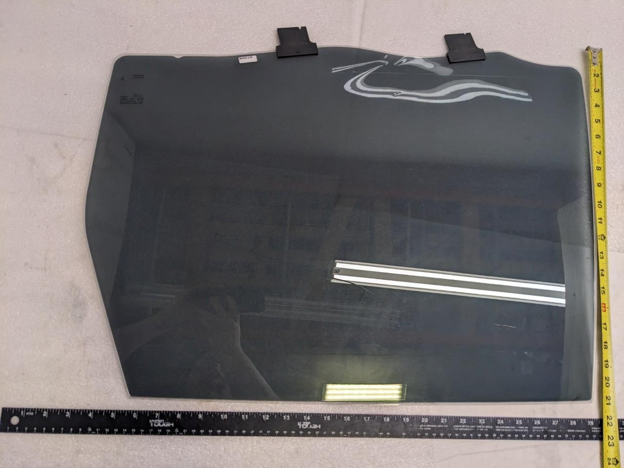 PORSCHE 95854261113 DOOR GLASS FOR CAYENNE 2011-2018 NEW PGB2